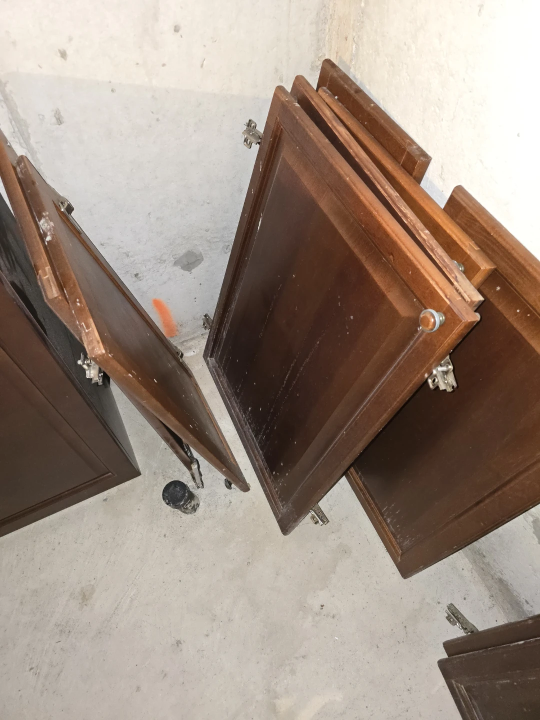 9 pieces of Dark Wood Cabinet Doors with Hinges - photo 2