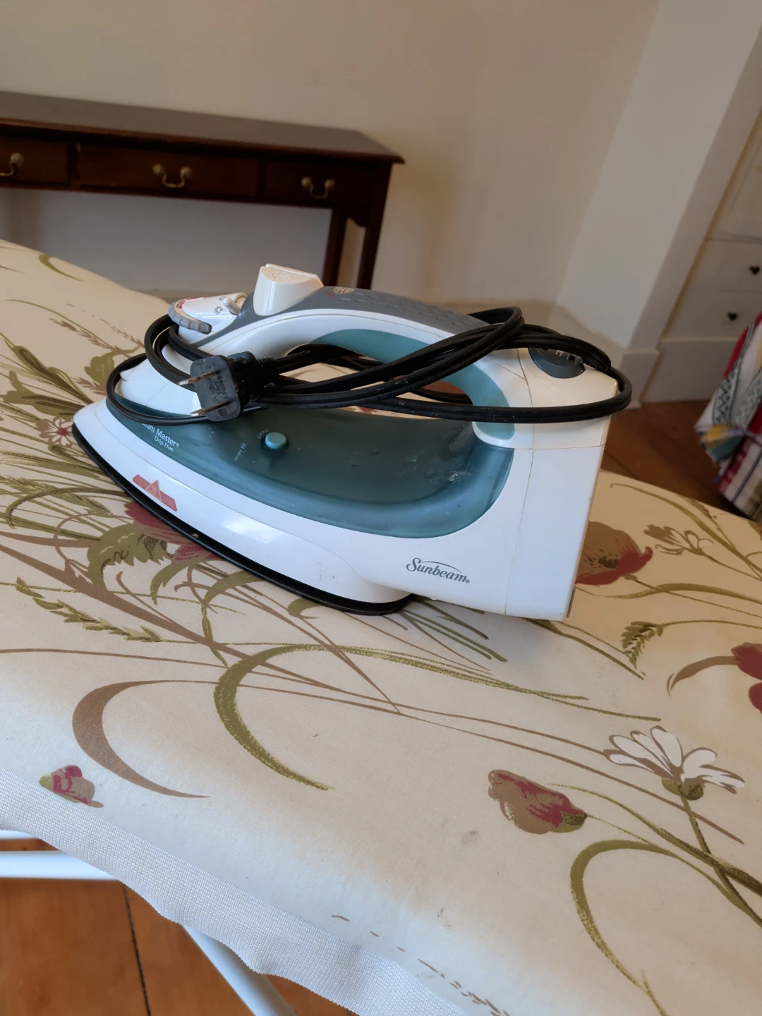 Sunbeam Ironing Board and Iron - photo 2