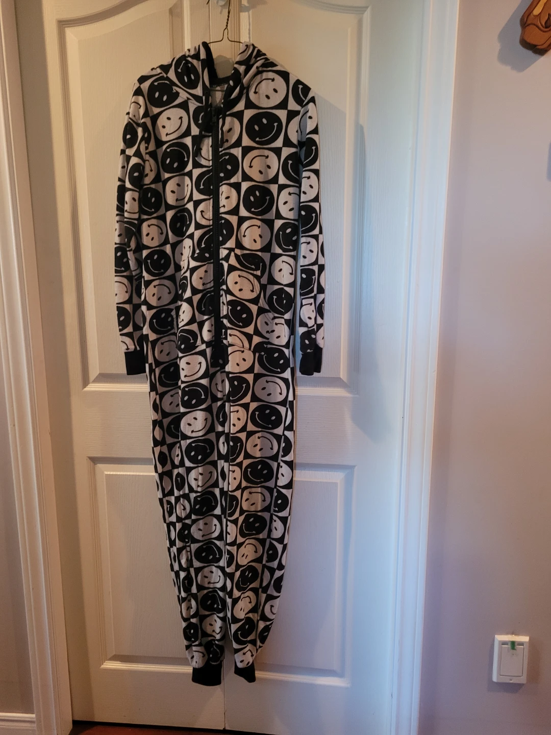 Black and White Smiley Face Onesie - photo 2