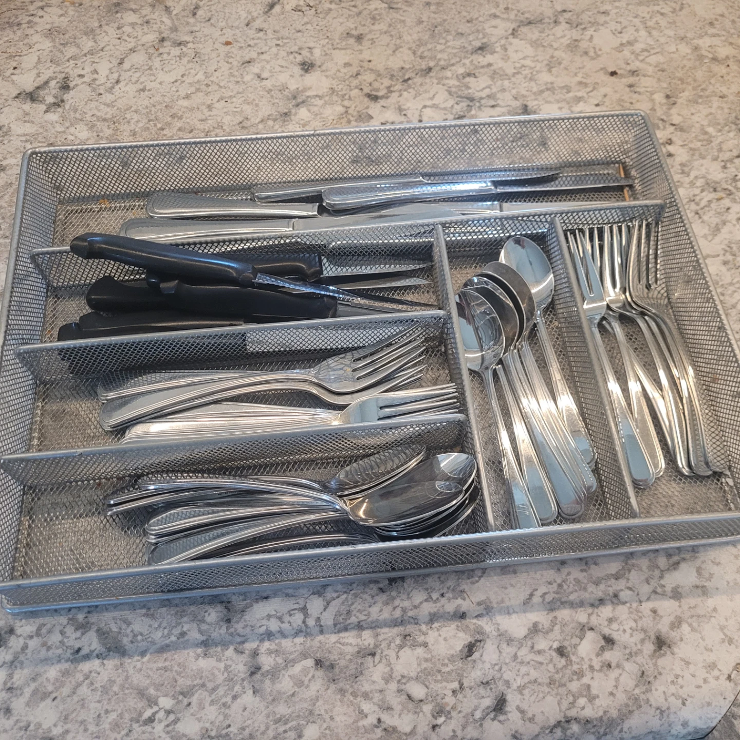Mesh Cutlery Tray with Utensil Set