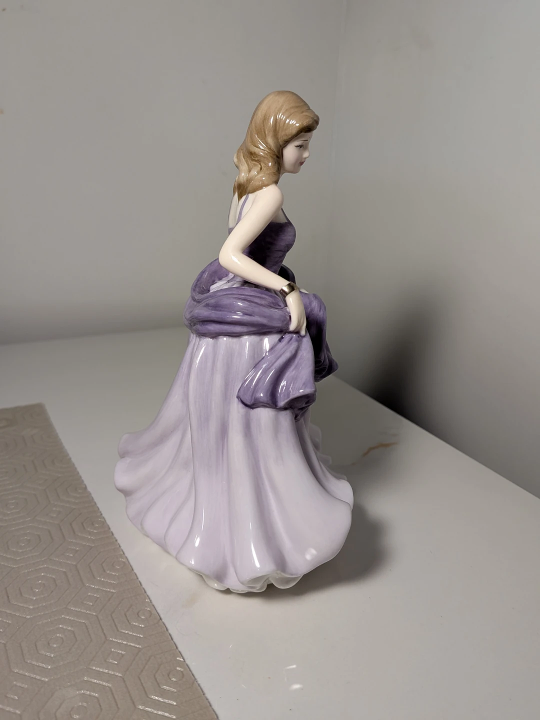 Royal Doulton Pretty Ladies A Moment In Time Figurine - photo 3