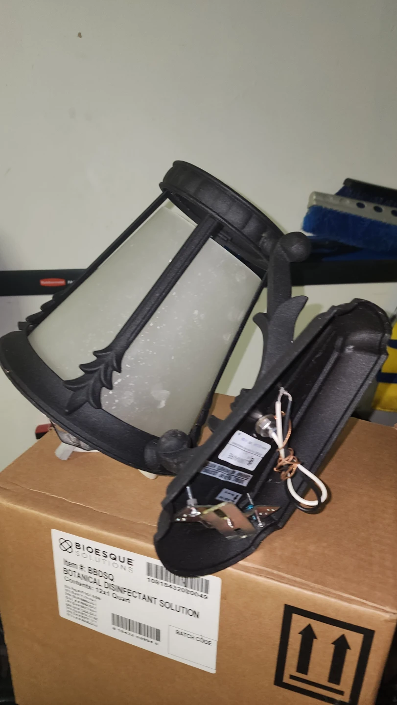 Outdoor light fixture - photo 2