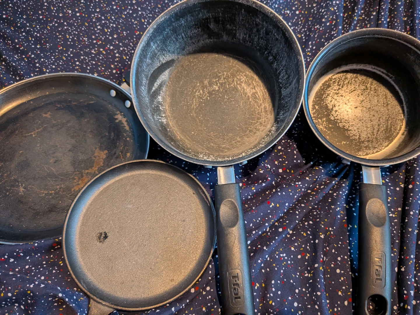 Kitchenware bundle: Mugs, T-fal pans, and glass punch bowl - photo 5