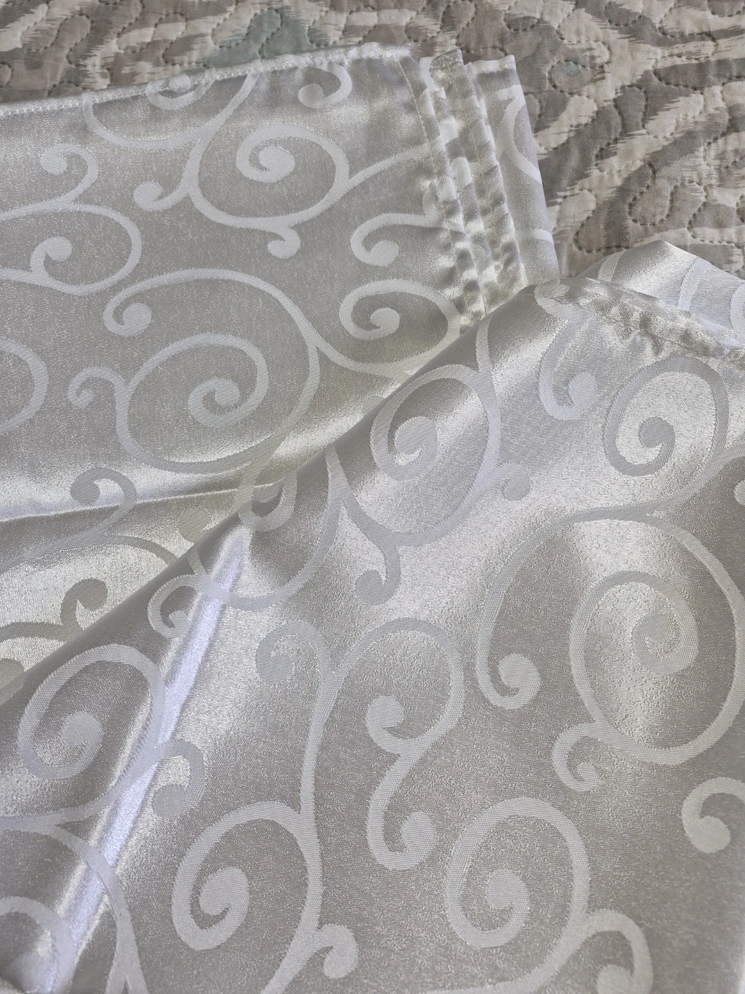 Beautiful 57" x 72" White Tablecloth - photo 2