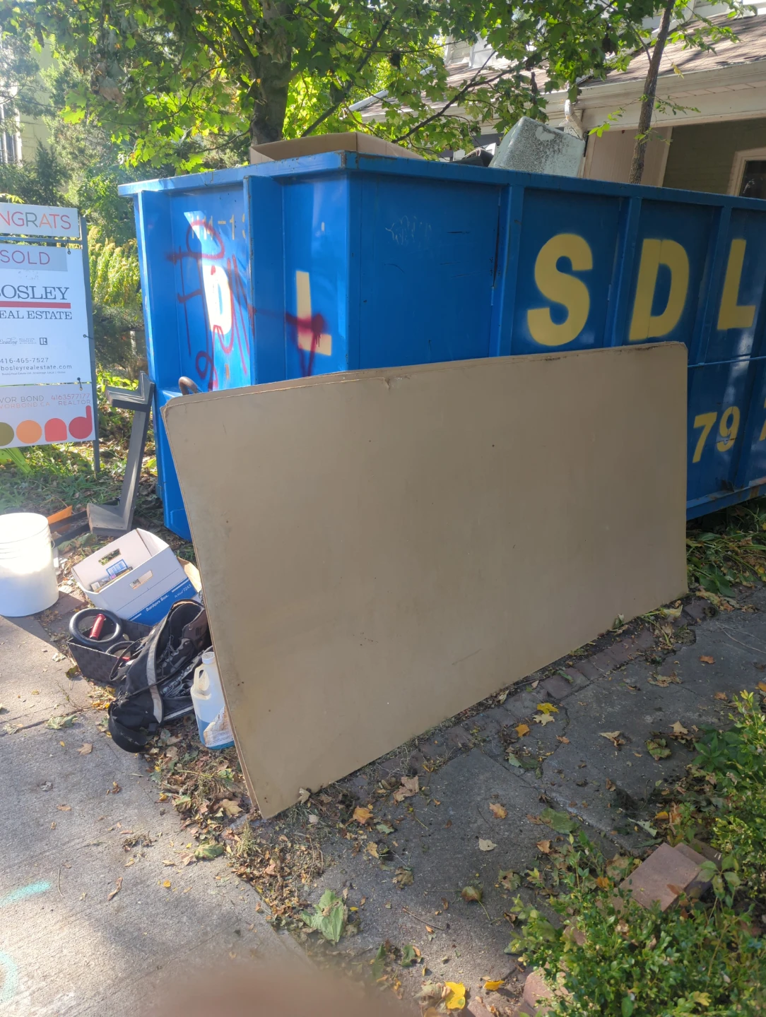 More free stuff Riverdale Avenue between Logan And Carlaw - photo 2