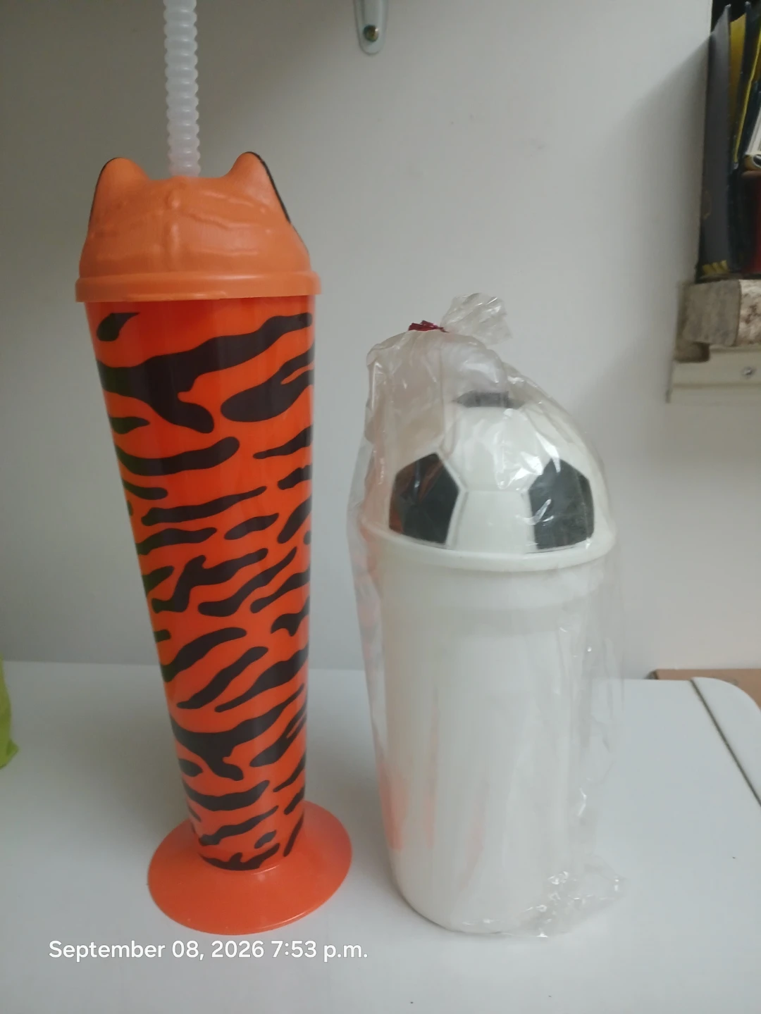 🏈 New - Themed Sippy cups- Tiger, Soccer - photo 3