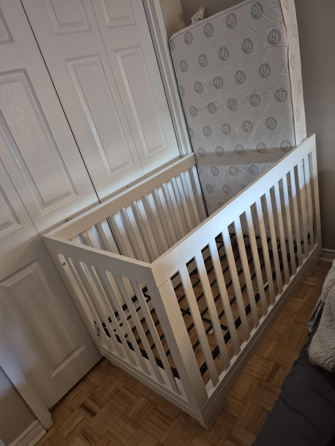 Fisher-Price White Crib