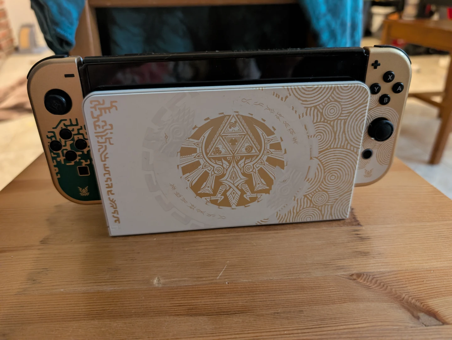 Nintendo Switch OLED Zelda Tears of the Kingdom Edition