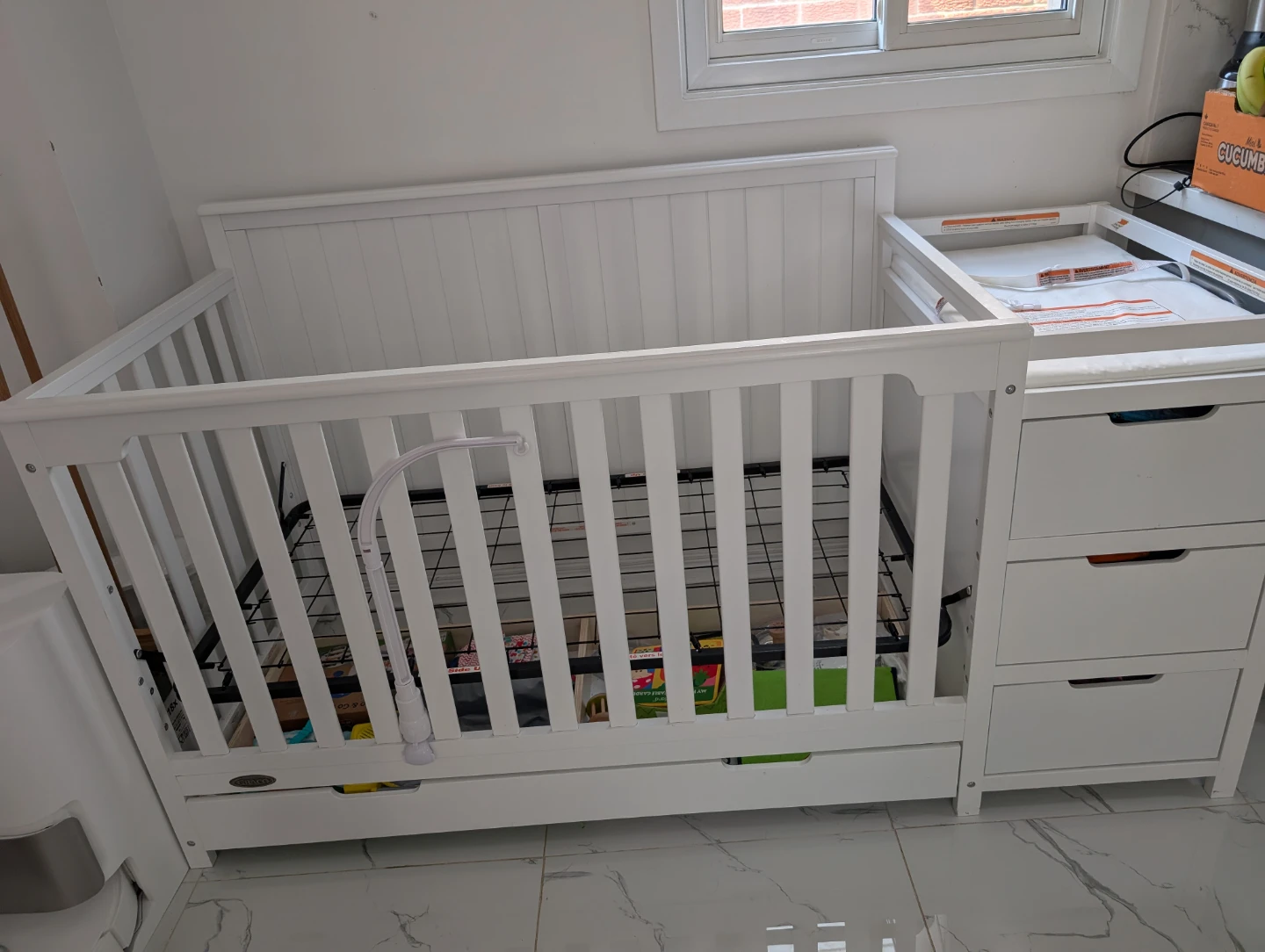 Graco Hadley 5 in 1 convertible crib