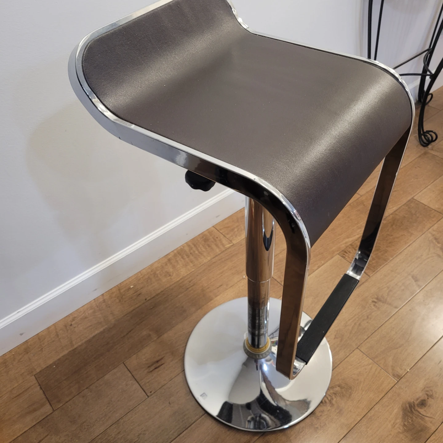 Modern Adjustable Bar Stool - photo 3