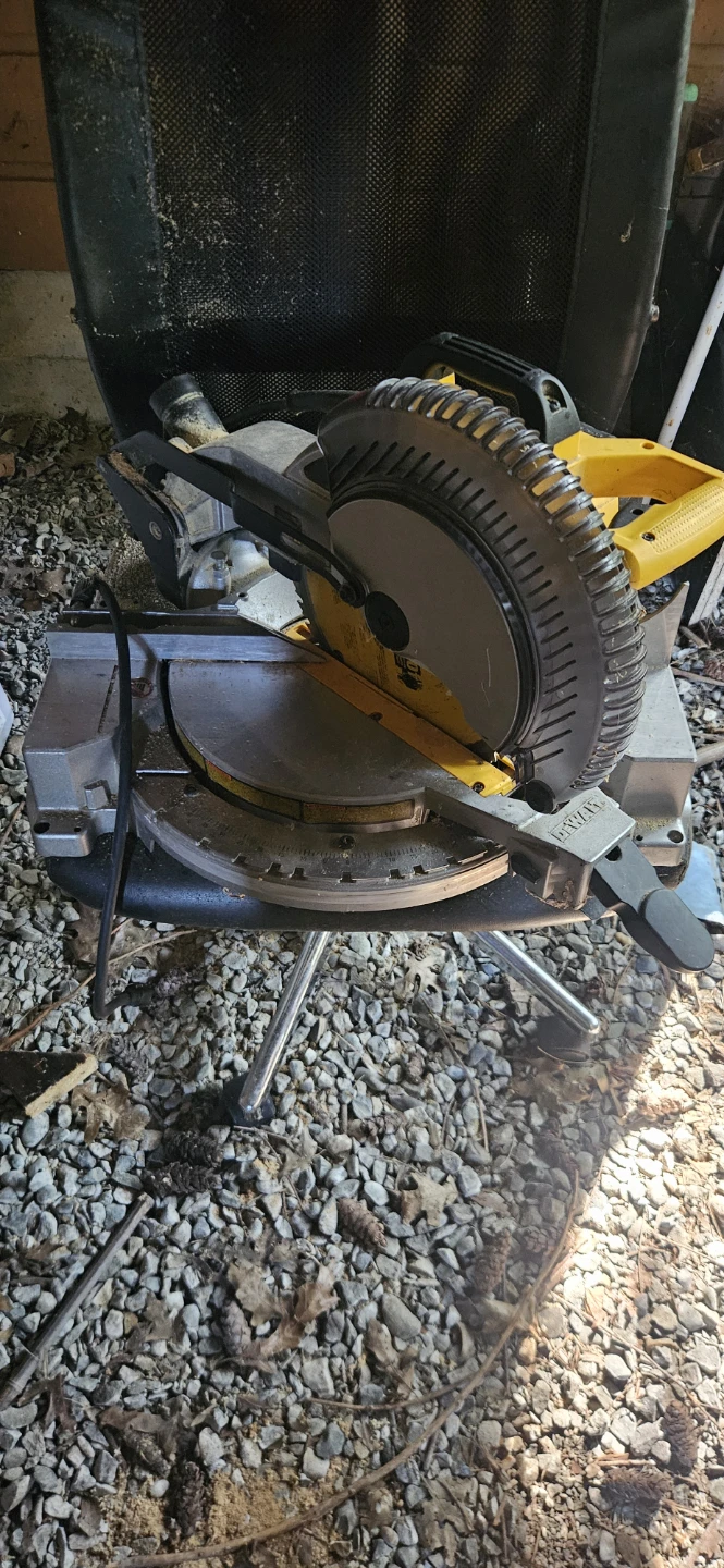 DeWALT Compound Miter Saw – Heavy Duty - photo 2