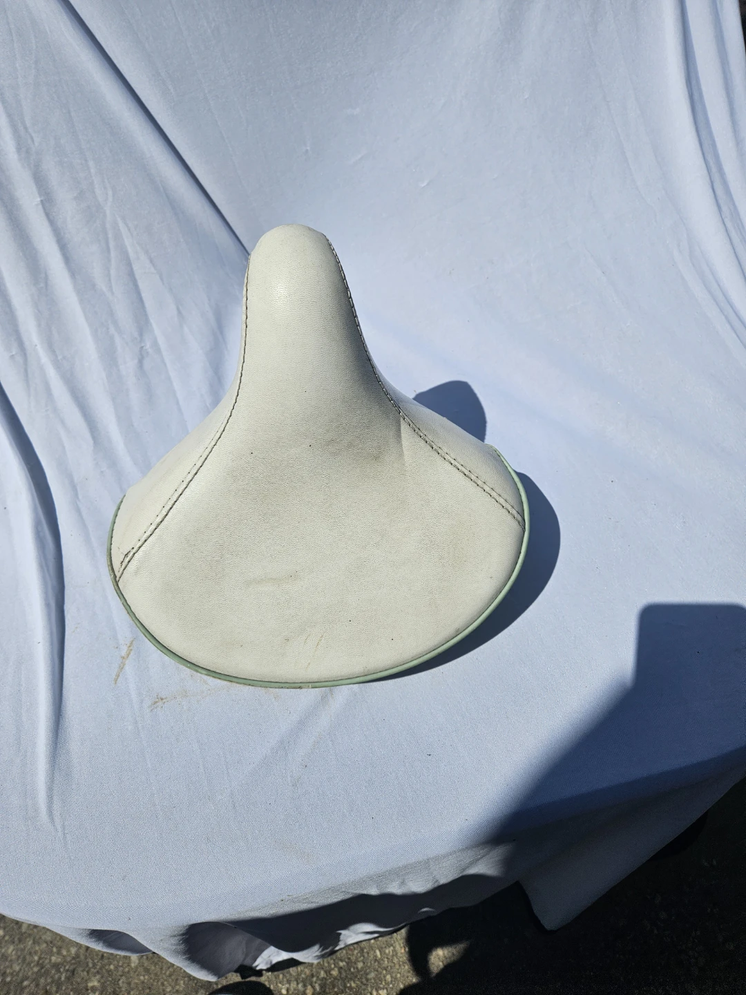 White Comfort Bicycle Seat