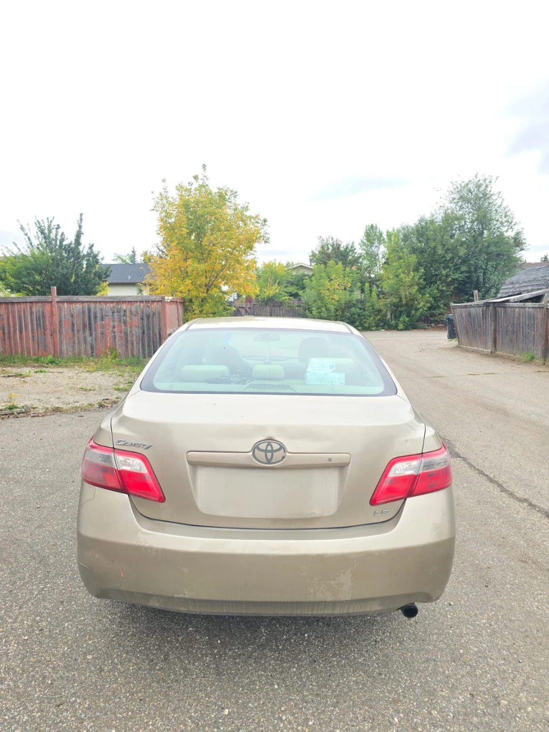 Toyota Camry LE Sedan - photo 4
