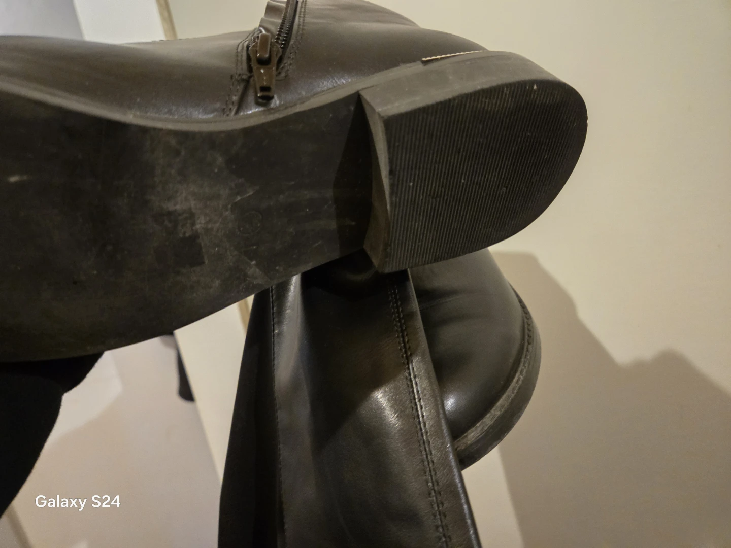 Black over-the-knee boots with gold heel detail - photo 5
