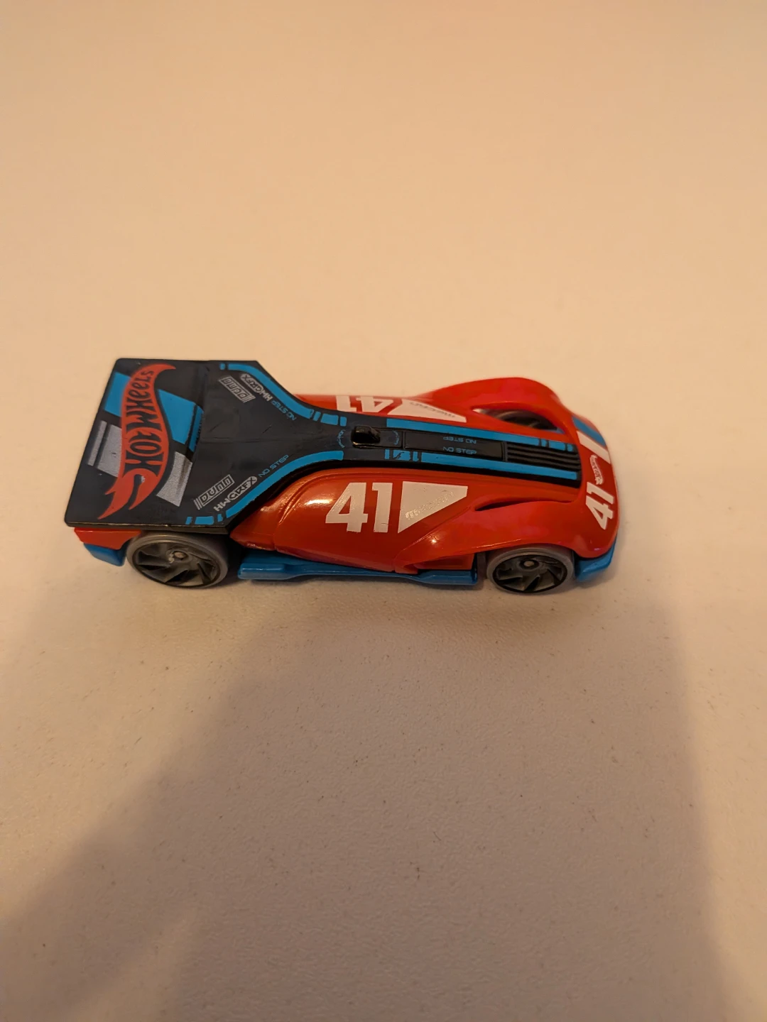 Hot Wheels red and blue race car - photo 3