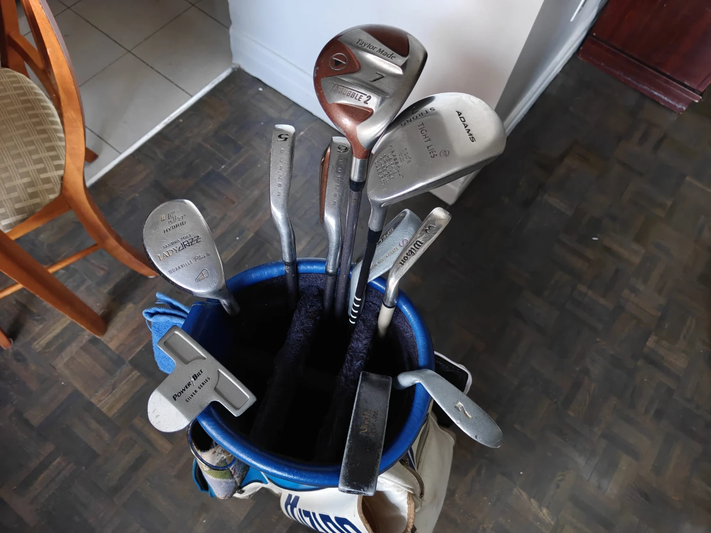 Mizuno Golf Bag with Mixed Clubs and Accessories - photo 2