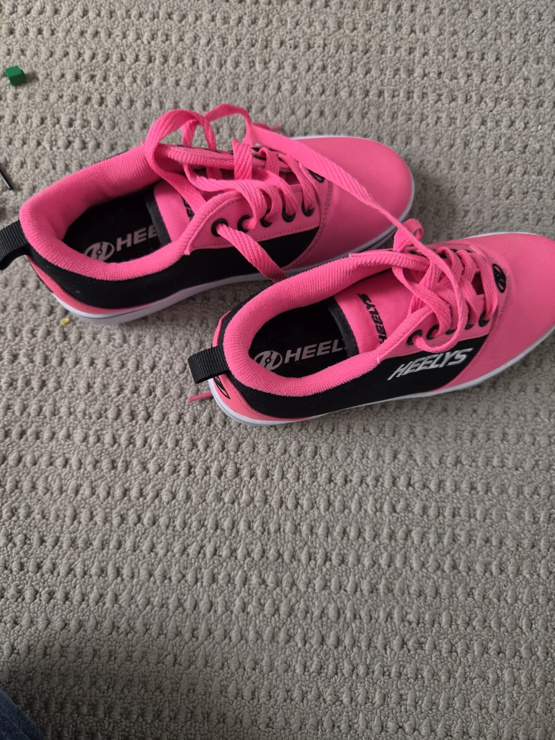 Heelys roller shoes - pink and black size 3