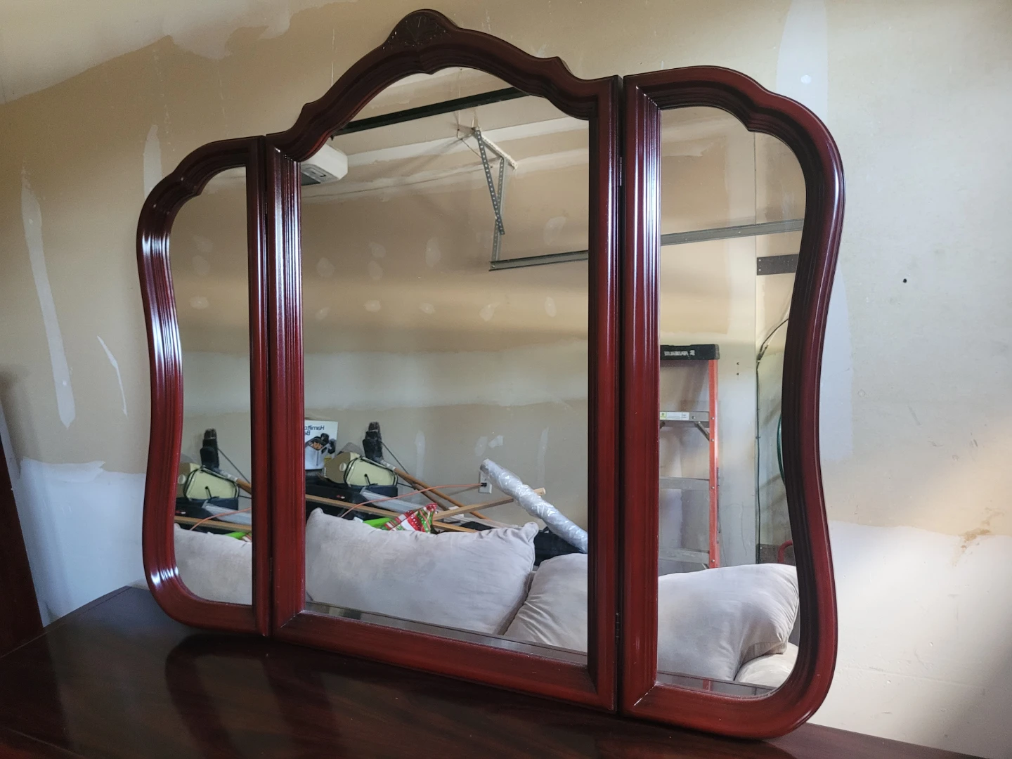 Chest of Drawers with Mirror and all attachments - photo 4