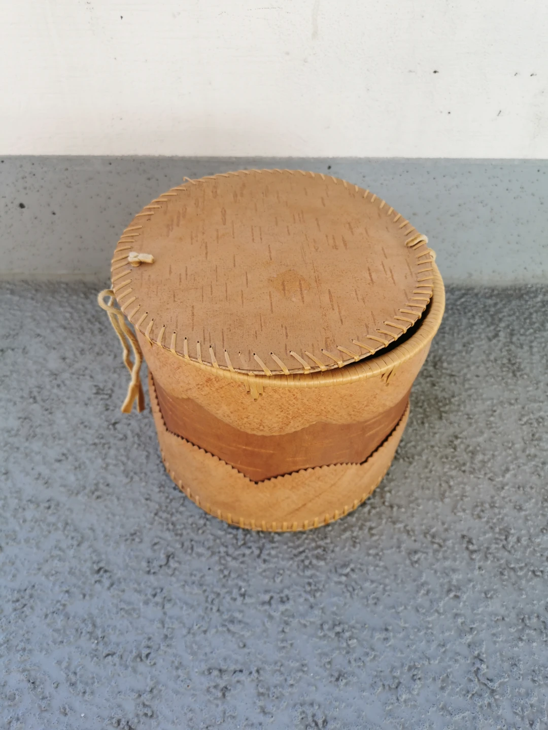 Vintage Handcrafted Birch Bark Lidded Box Vessel Leather Tie - photo 4