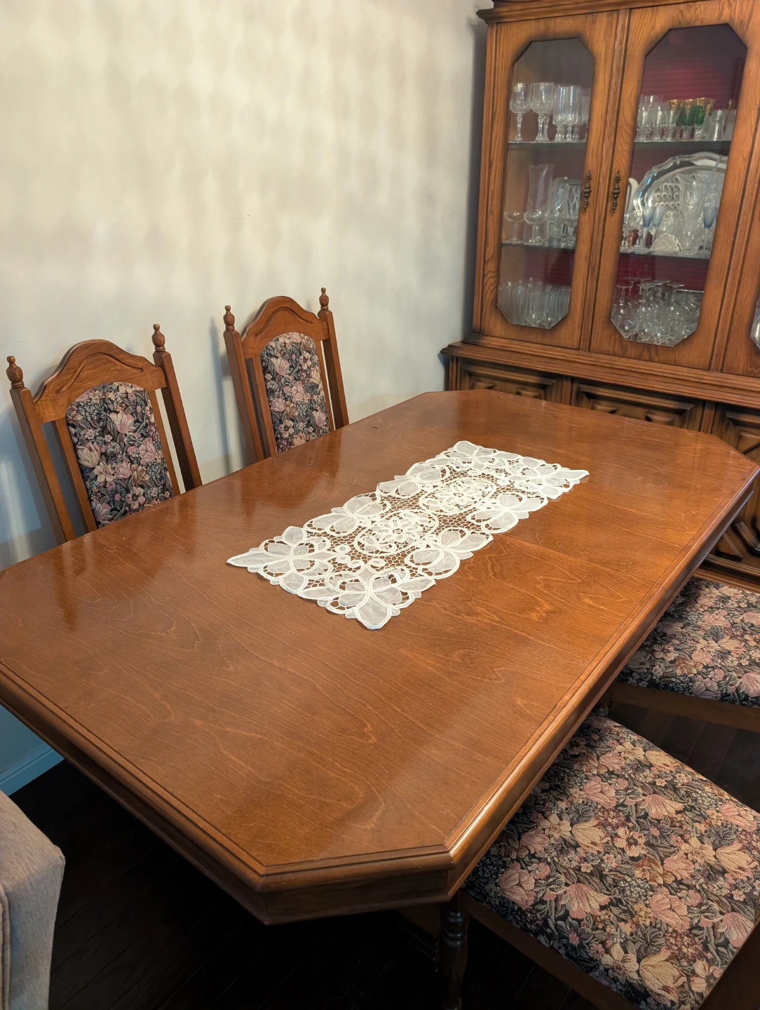 1980s VINTAGE SOLID WOOD DINING TABLE WITH 6 CHAIRS - photo 2