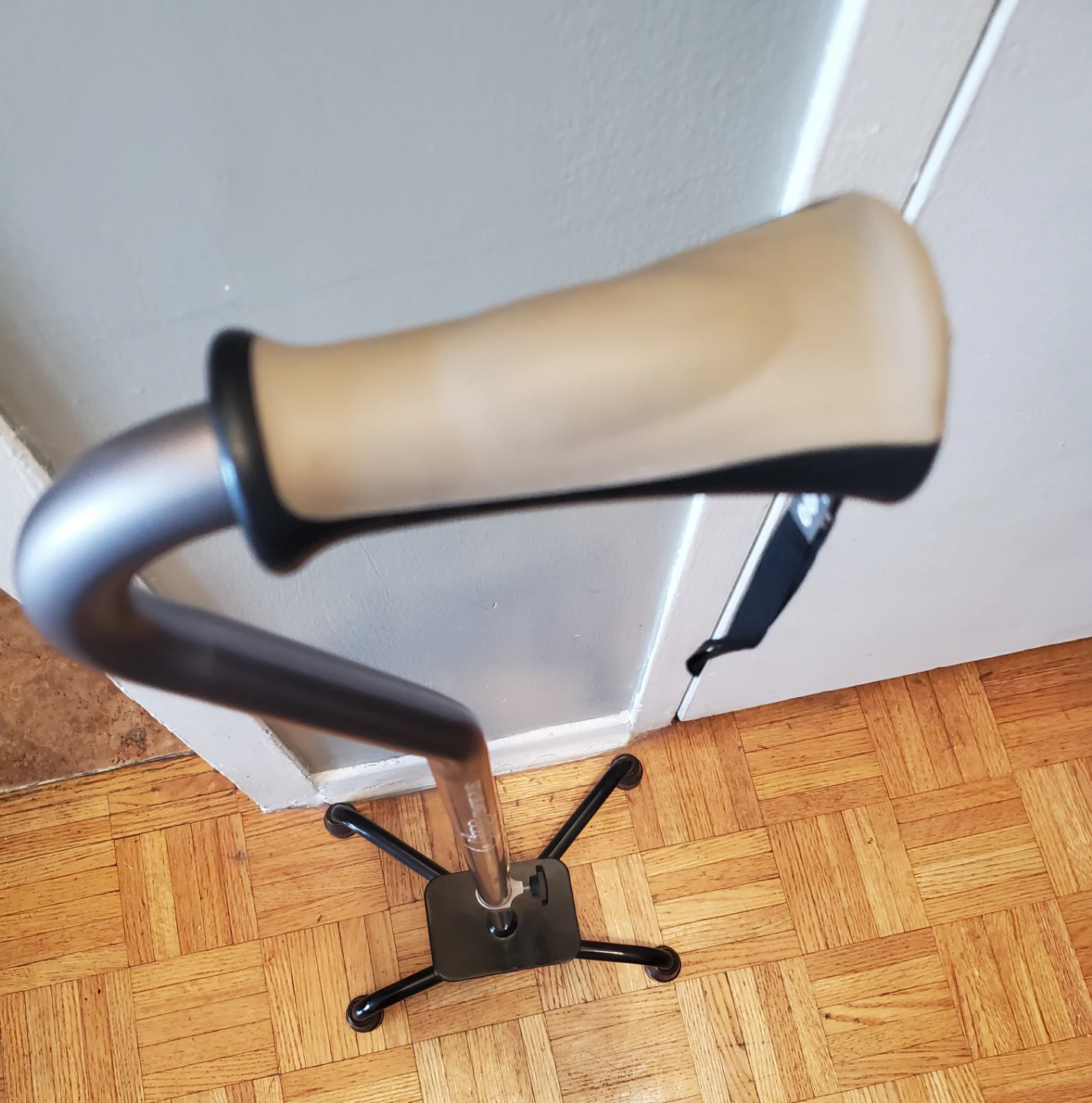 Airgo Comfort -Plus Aluminum Walking Sticks Brand New - photo 4