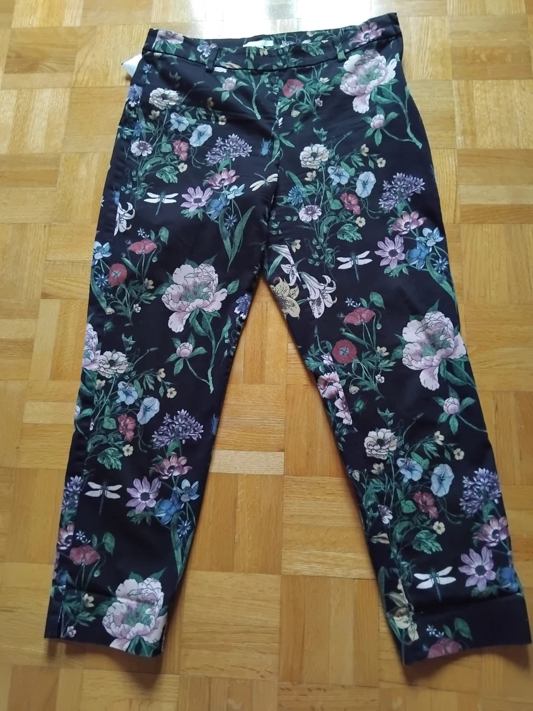 H&M Floral capri pants