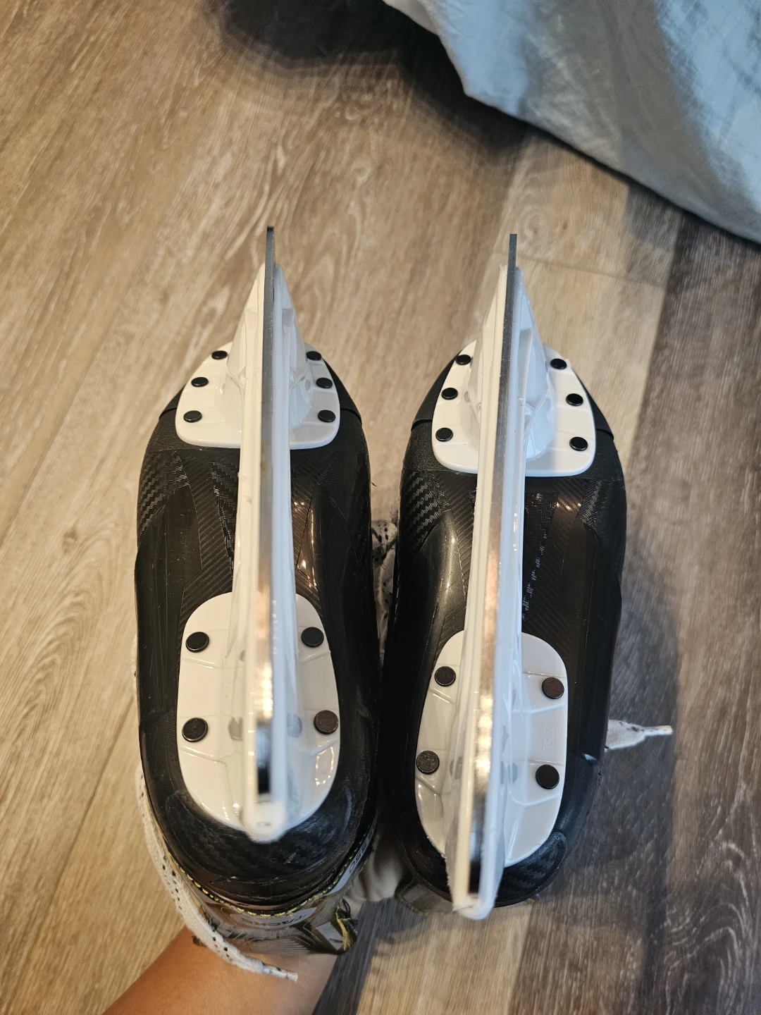 CCM Tacks AS-550 Junior Ice Skates - Size 1 Regular (With Box) - photo 5