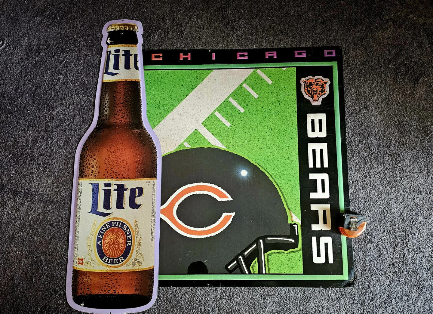 Miller Lite Chicago Bears Metal Sign - Helmet / Football Field