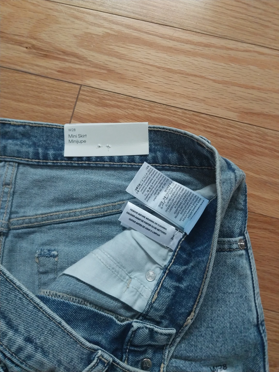 Calvin Klein Denim Mini Skirt Size 28 - photo 3