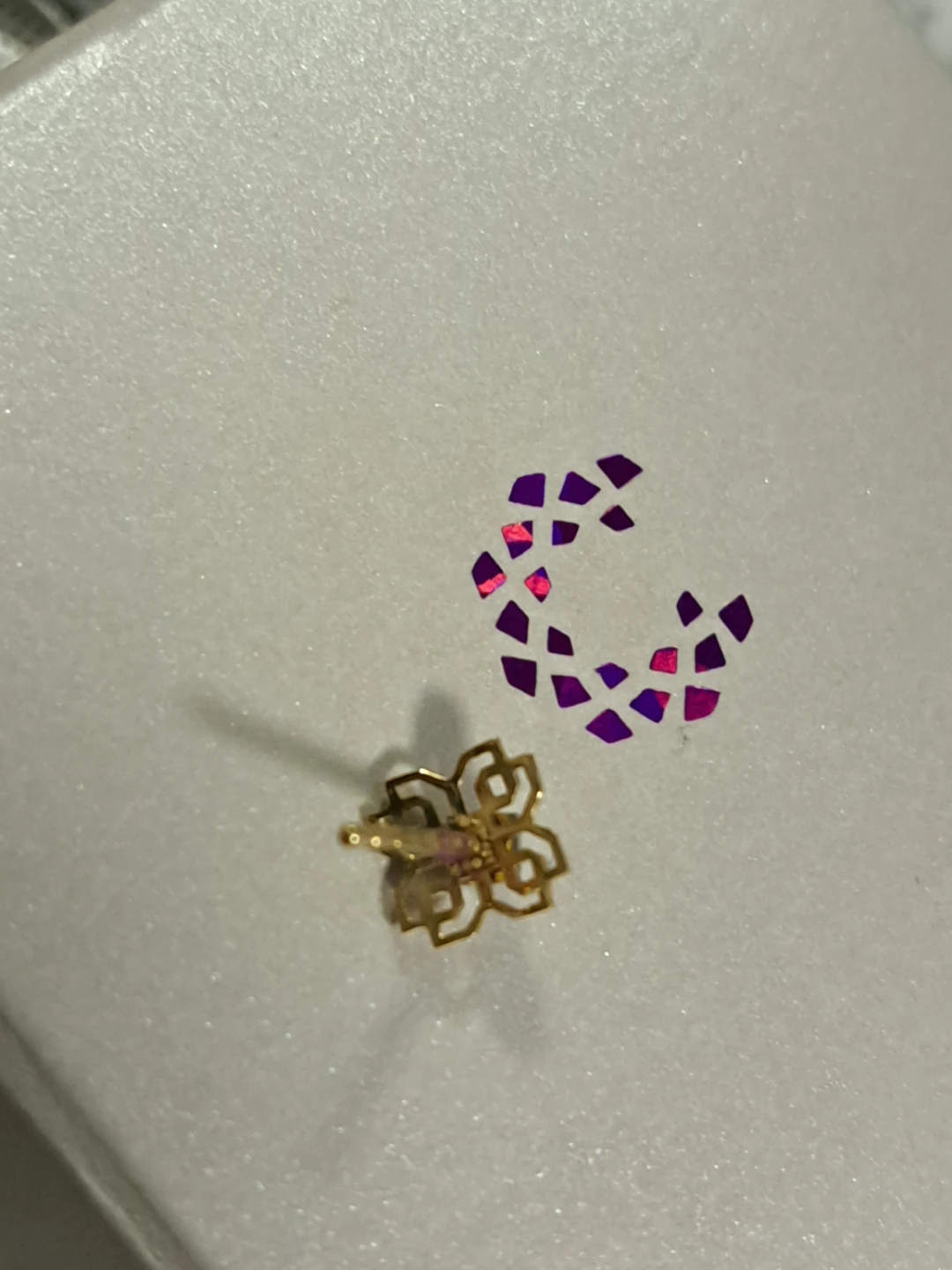 CaratLane real gold and diamond stud earrings - photo 5
