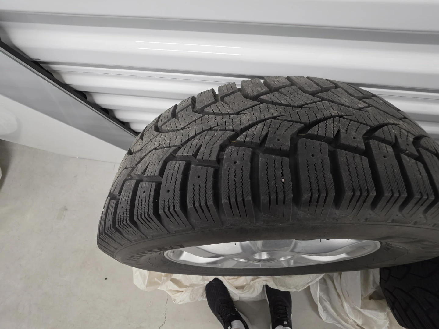 Set of 4 Honda Alloy Wheels with Winter Tires - photo 5