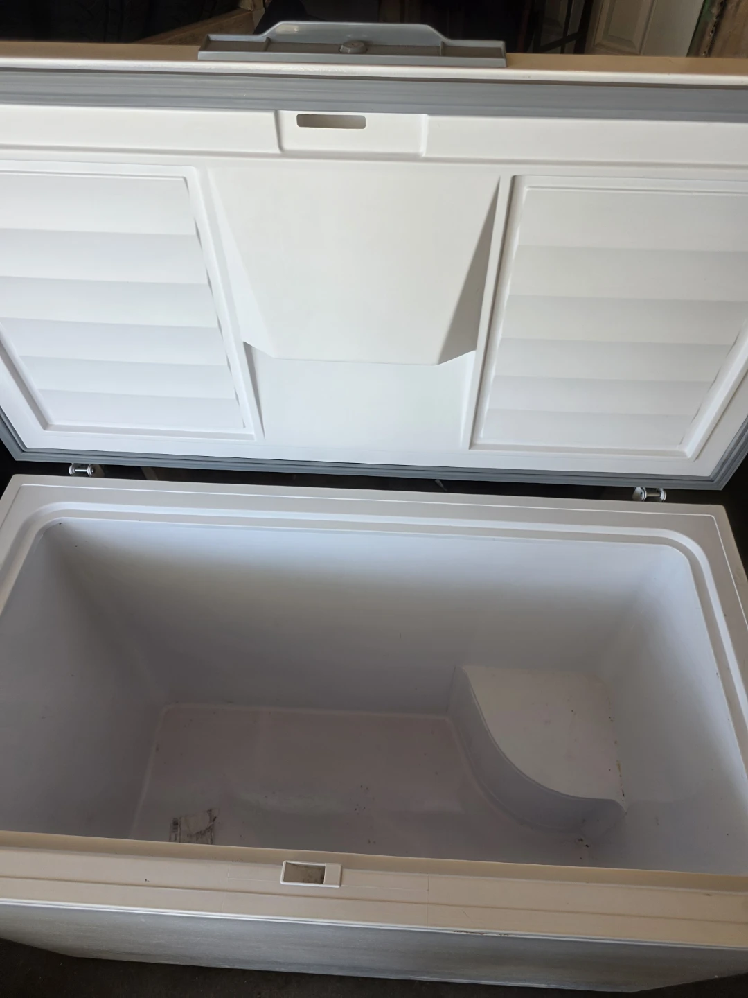 Danby chest deep freezer - photo 2