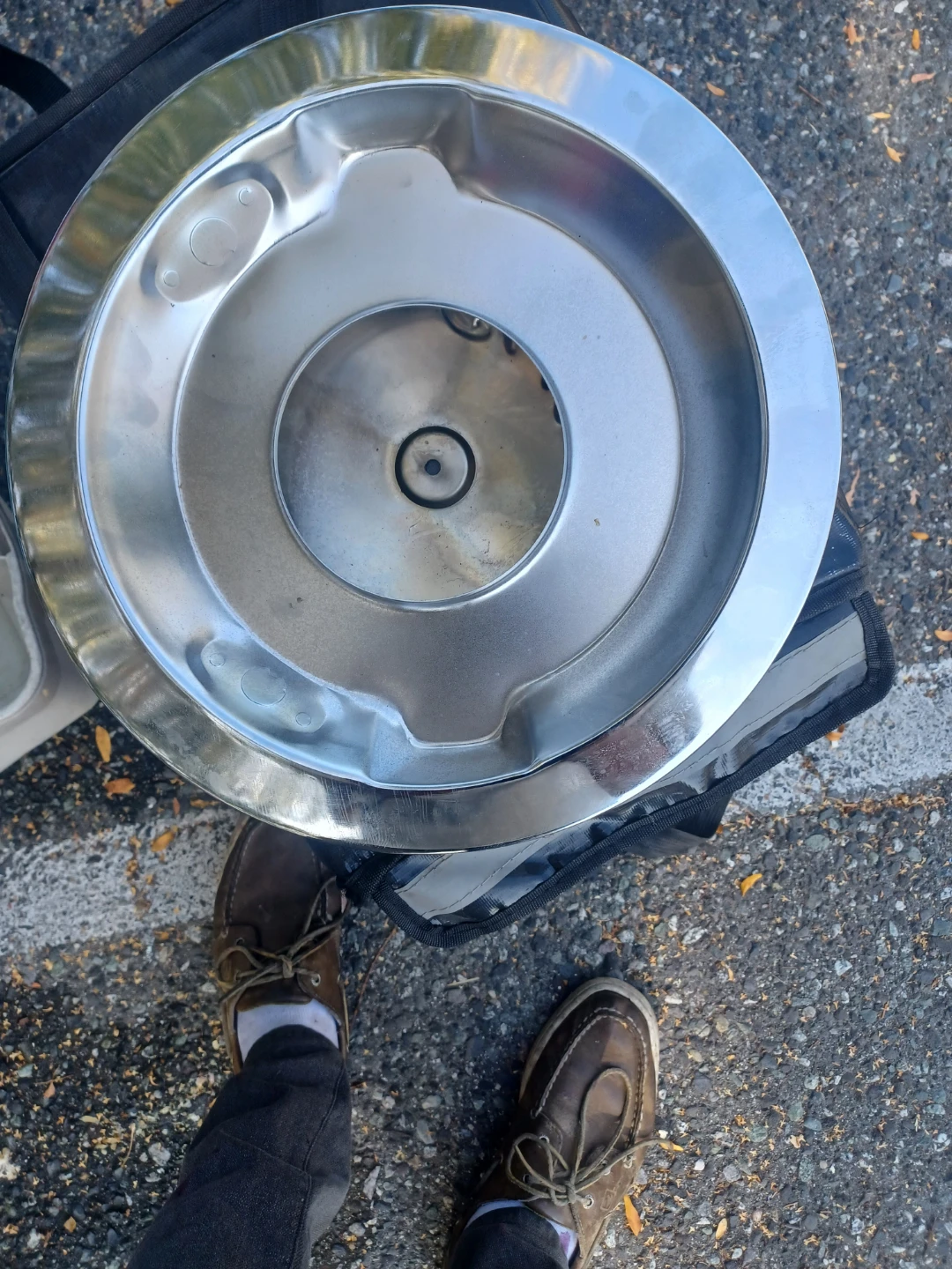 Edelbrock chrome air filter housing - photo 2