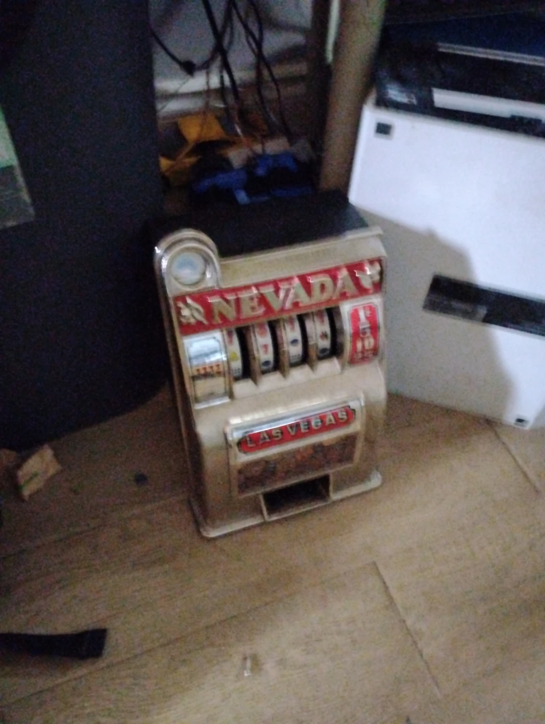 Nevada Las Vegas Slot Machine Replica - photo 2