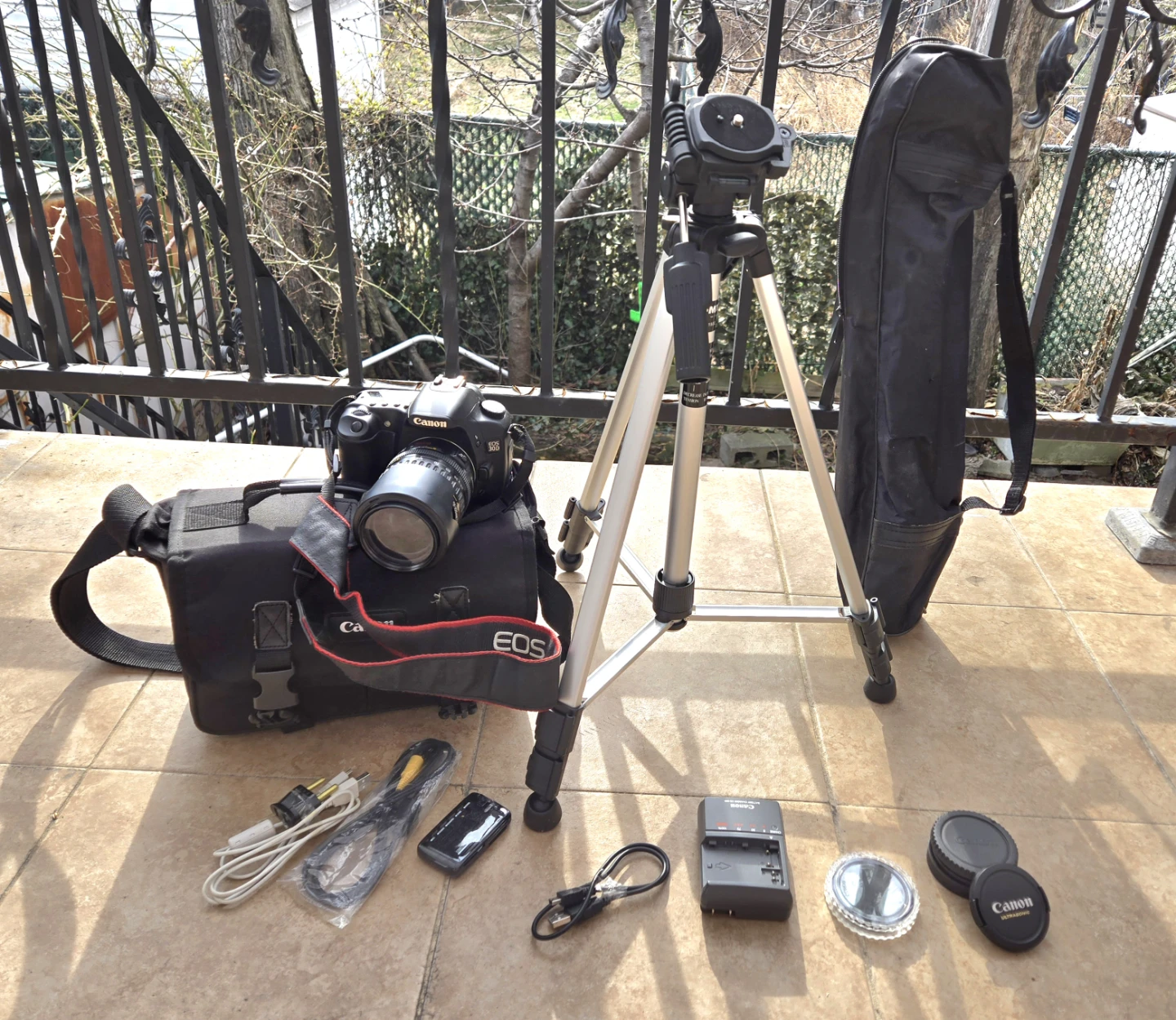 Canon EOS 30D DSLR Camera Kit with Tripod