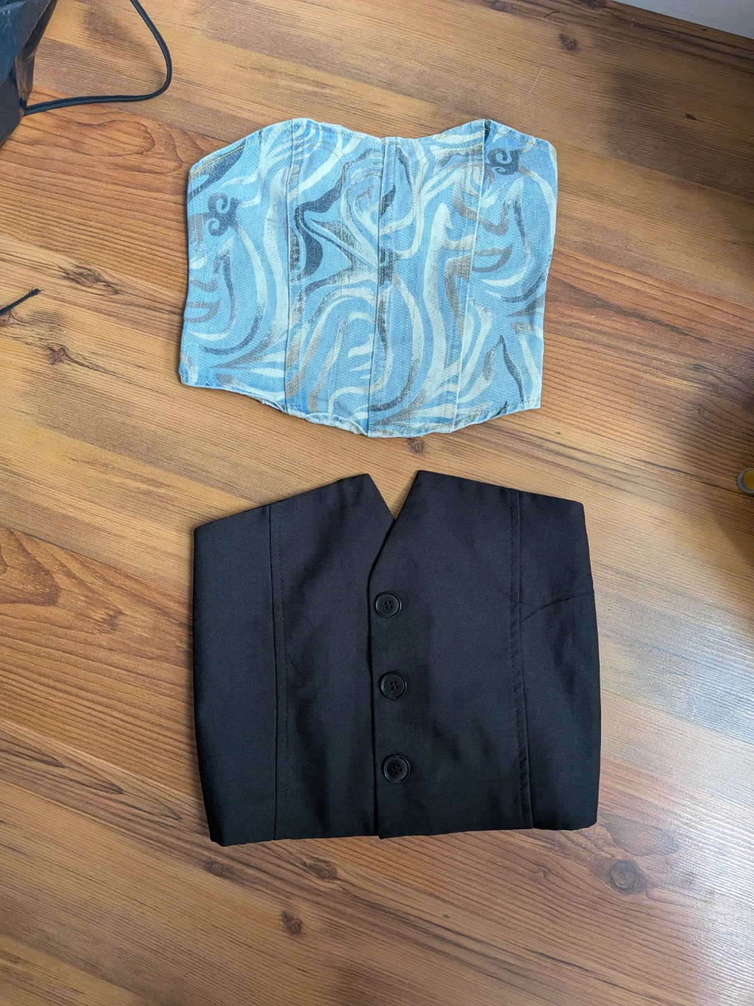 🏈Lot of two strapless corset tops in size  small