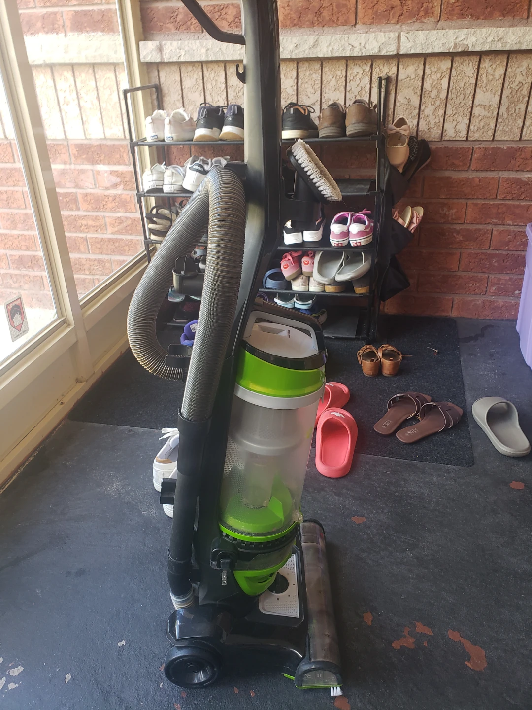 Bissell CleanView Rewind Pet Vacuum - photo 2