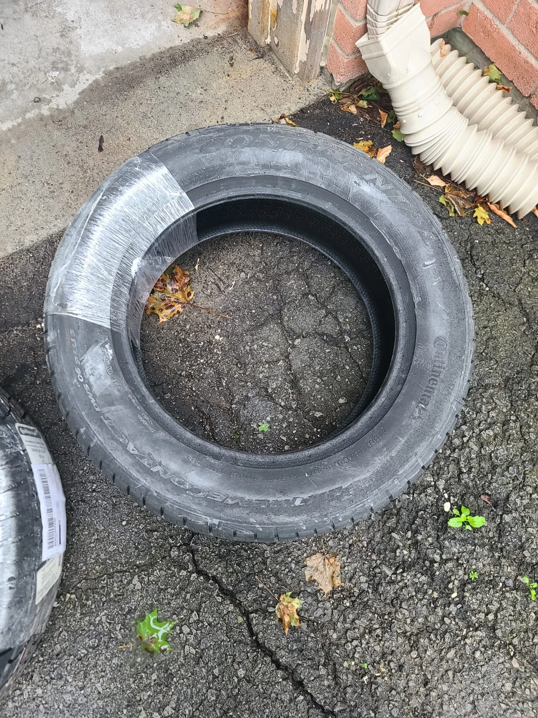 4x 235/60/18 all weather Continental ExtremeContact Tires - photo 4
