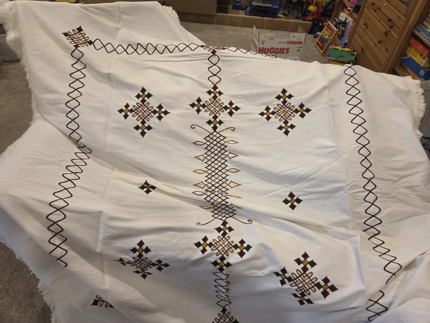 White Embroidered king size bed  blanket and pillow cases - photo 2