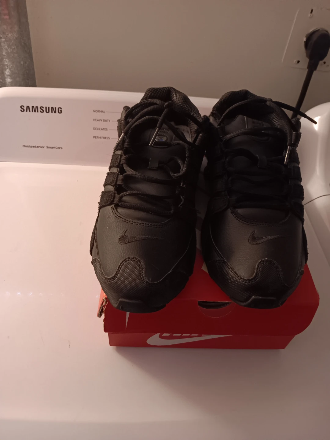 Nike Shox Black Sneakers , size 10,  20 dollars - photo 2