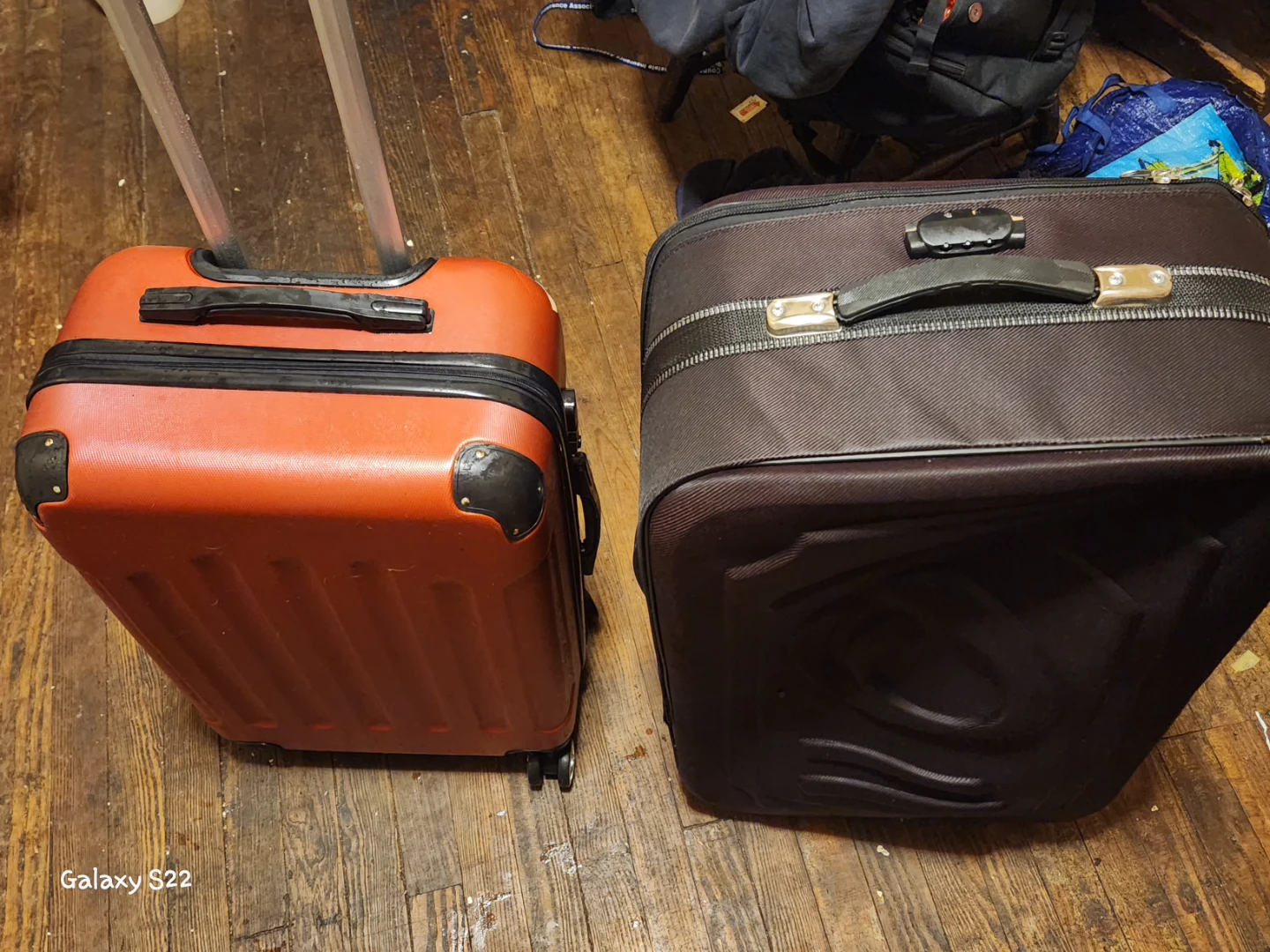 Set of two travel suitcases - photo 2