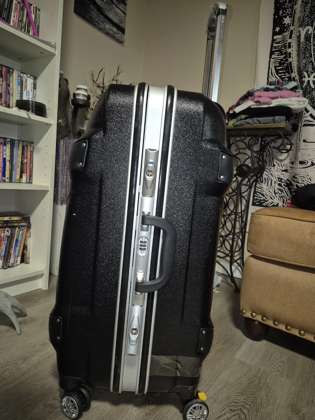 Hard shell rolling suitcase's