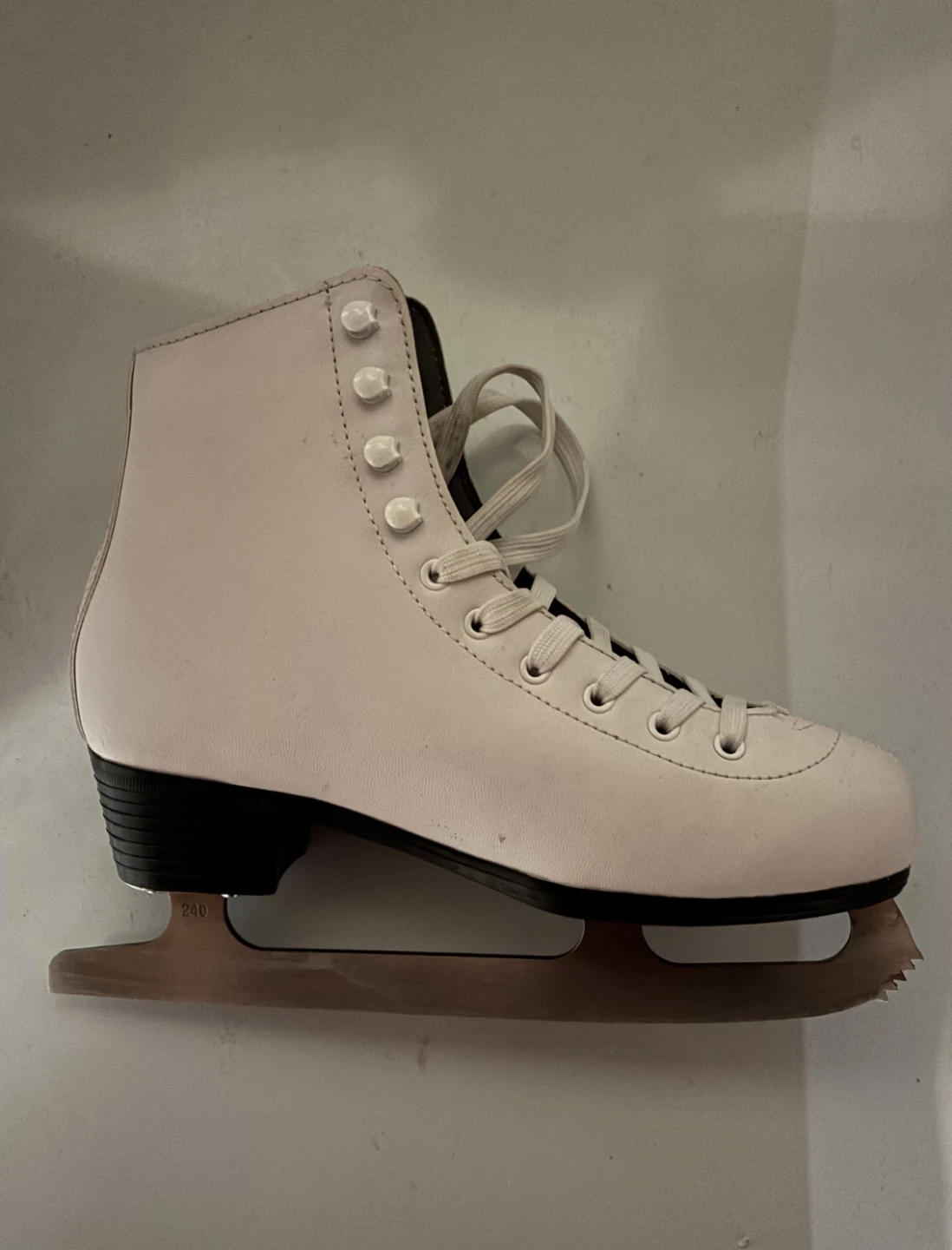 Vic Hockey White Figure Skates US 7