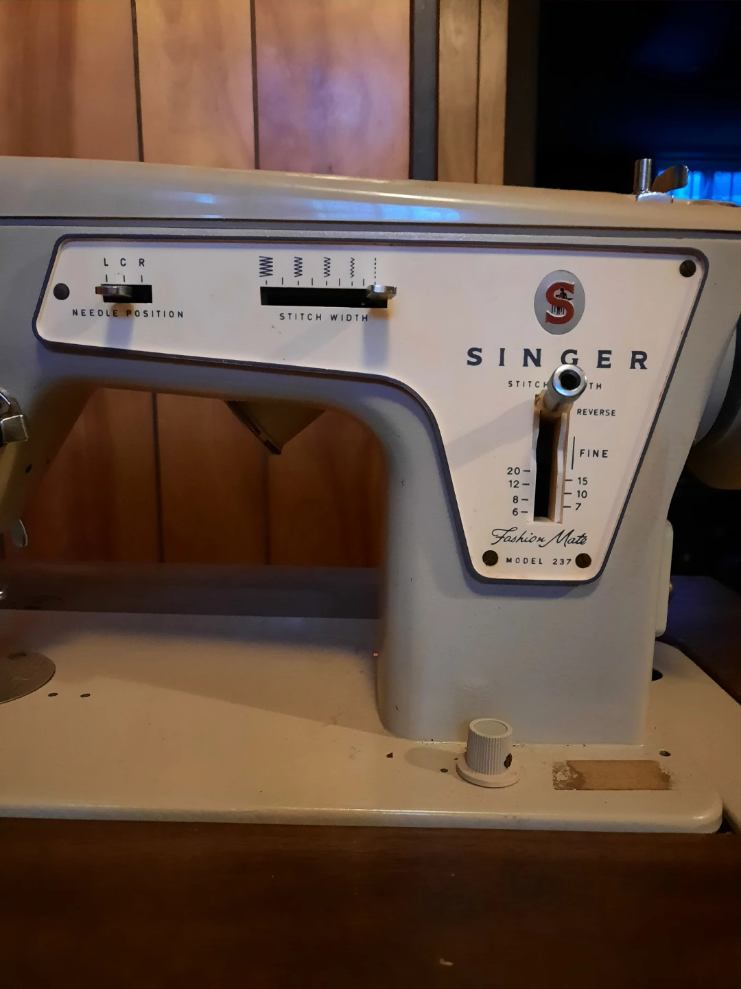 Singer sewing machine - photo 2