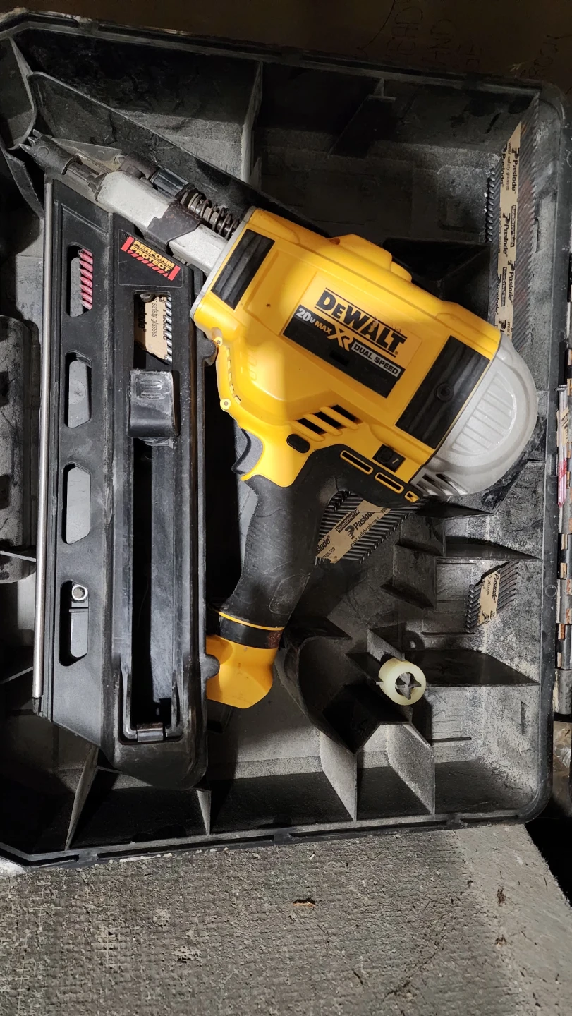Fairly new Dewalt Nail Gun 20V max XR dual speed - photo 2