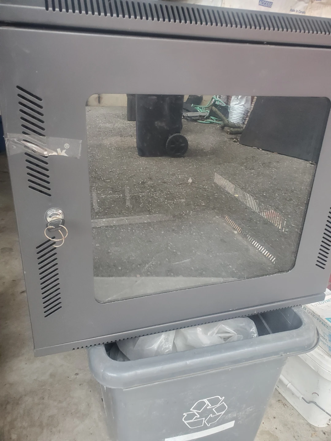 SecurLink 9U Wall Mount Network Cabinet - photo 3