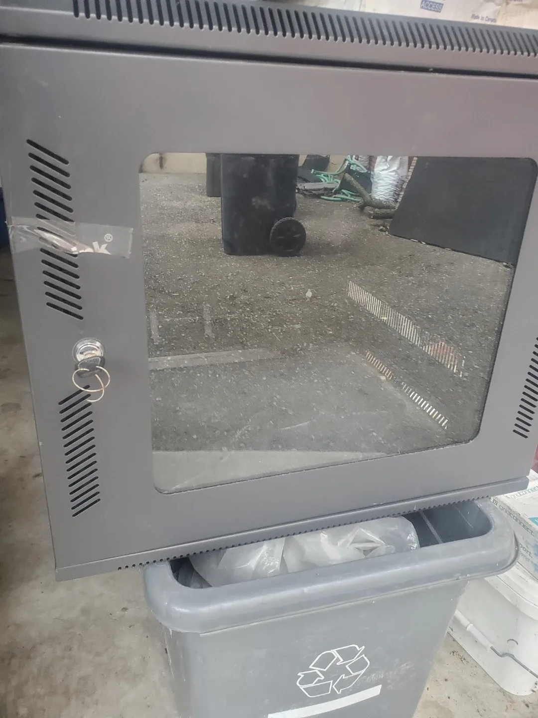 SecurLink 9U Wall Mount Network Cabinet - photo 3