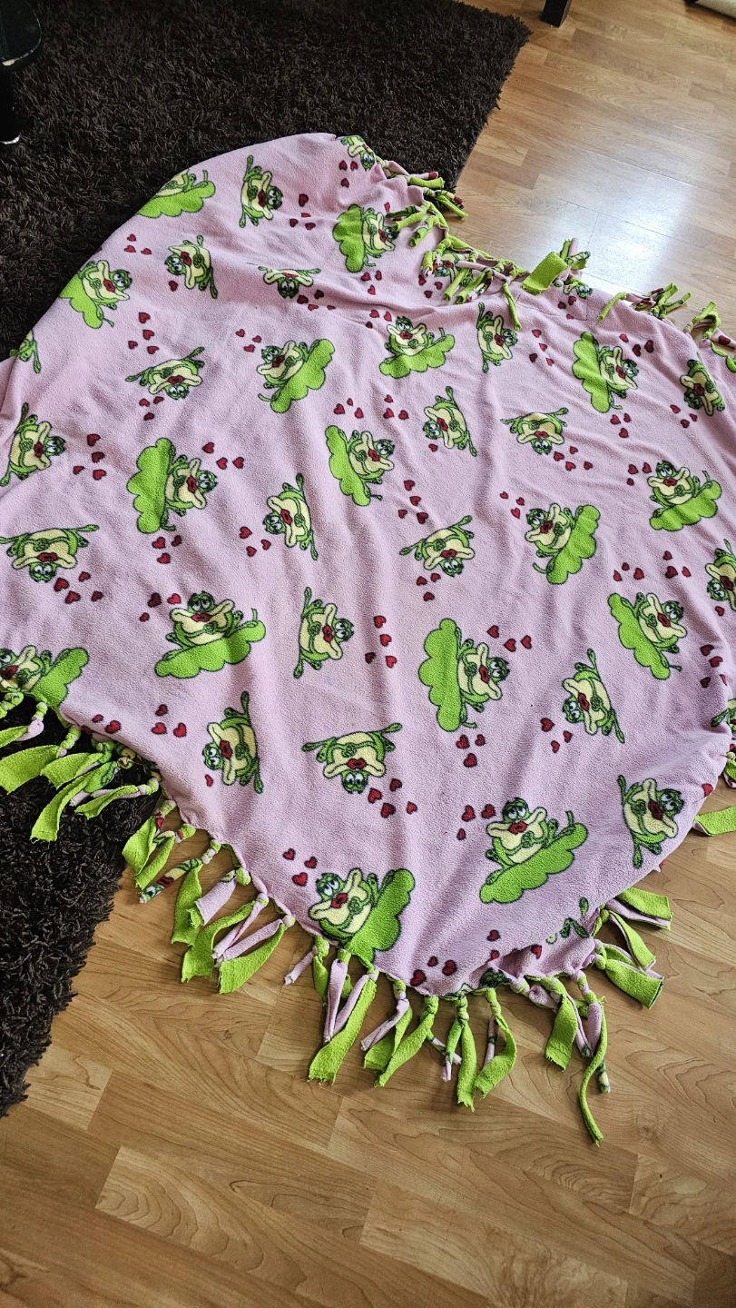 Frog Print Fleece Tie Blanket