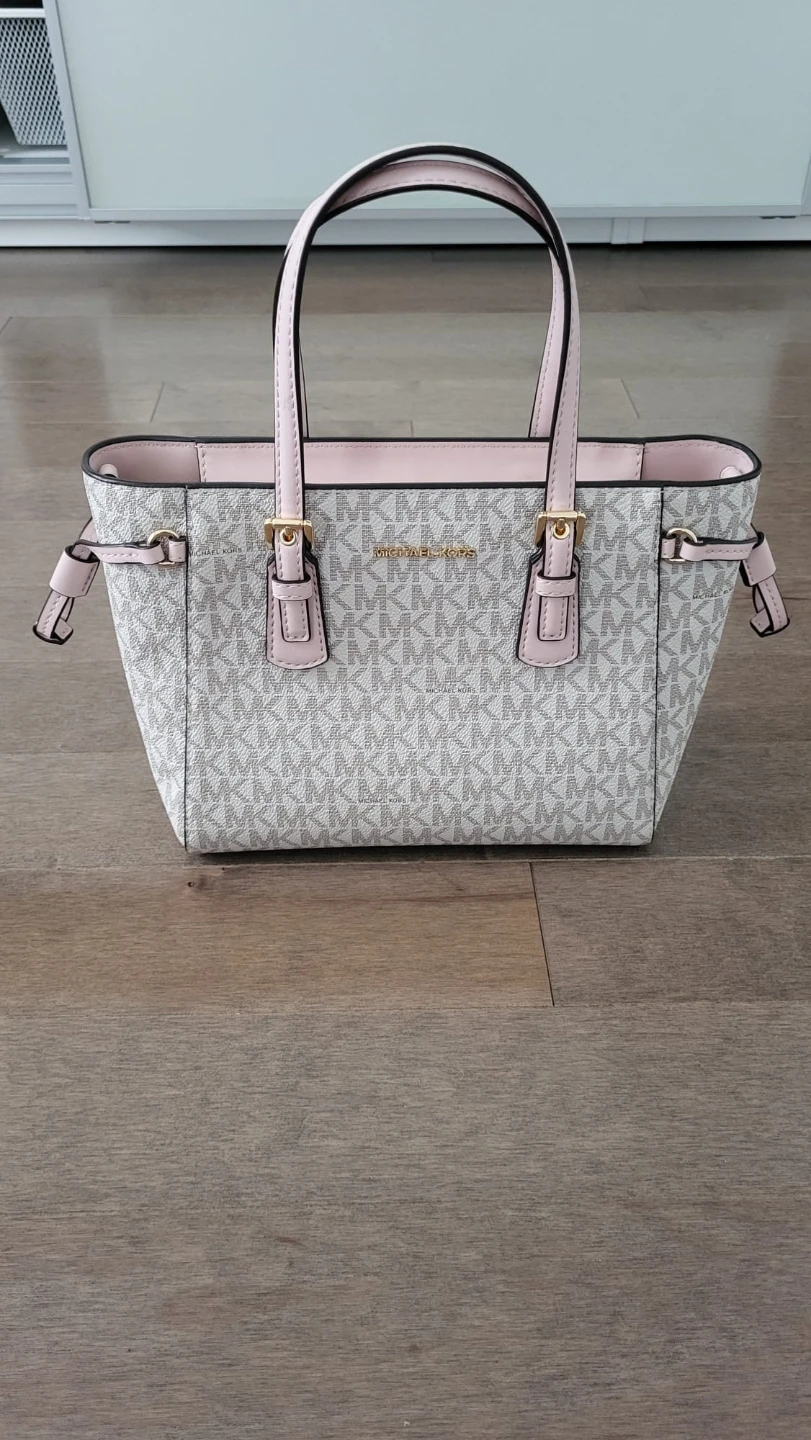 Michael Kors Voyager Tote Bag