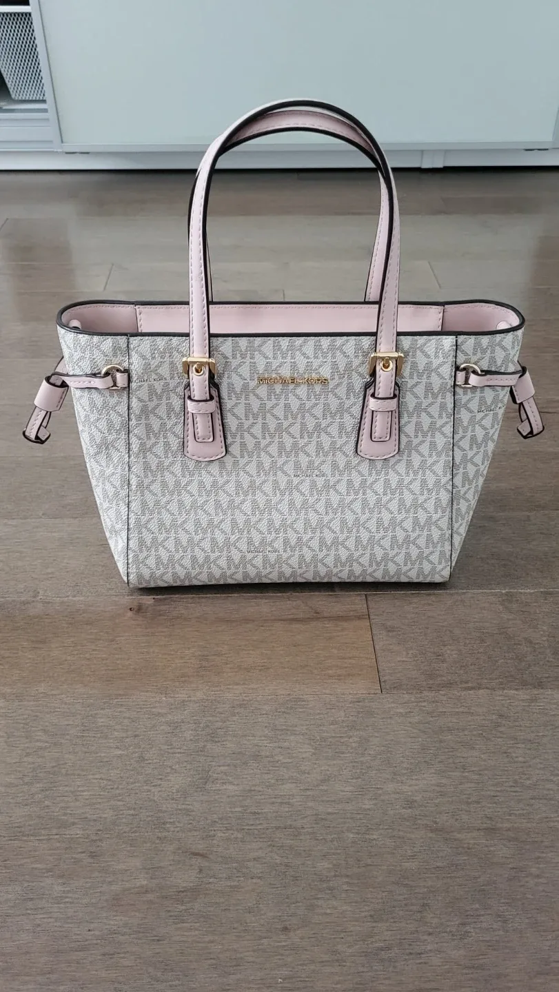 Michael Kors Voyager Tote Bag